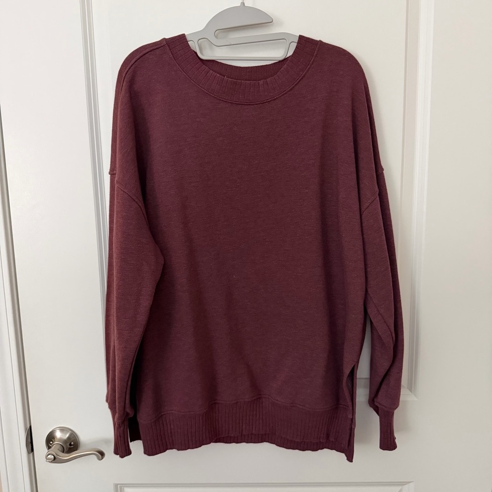 SO Women’s Maroon Oversized Crewneck Sweatshirt Size Medium